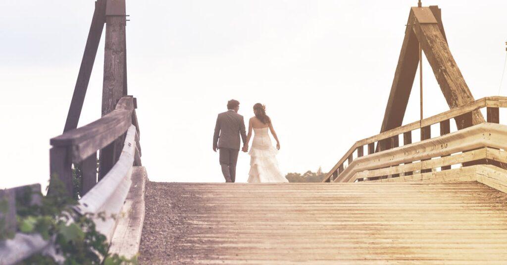 découvrez l'élégance intemporelle des mariages vintage. explorez des idées inspirantes, des conseils de décoration et des tendances rétro pour créer un jour inoubliable rempli de charme et d'authenticité.