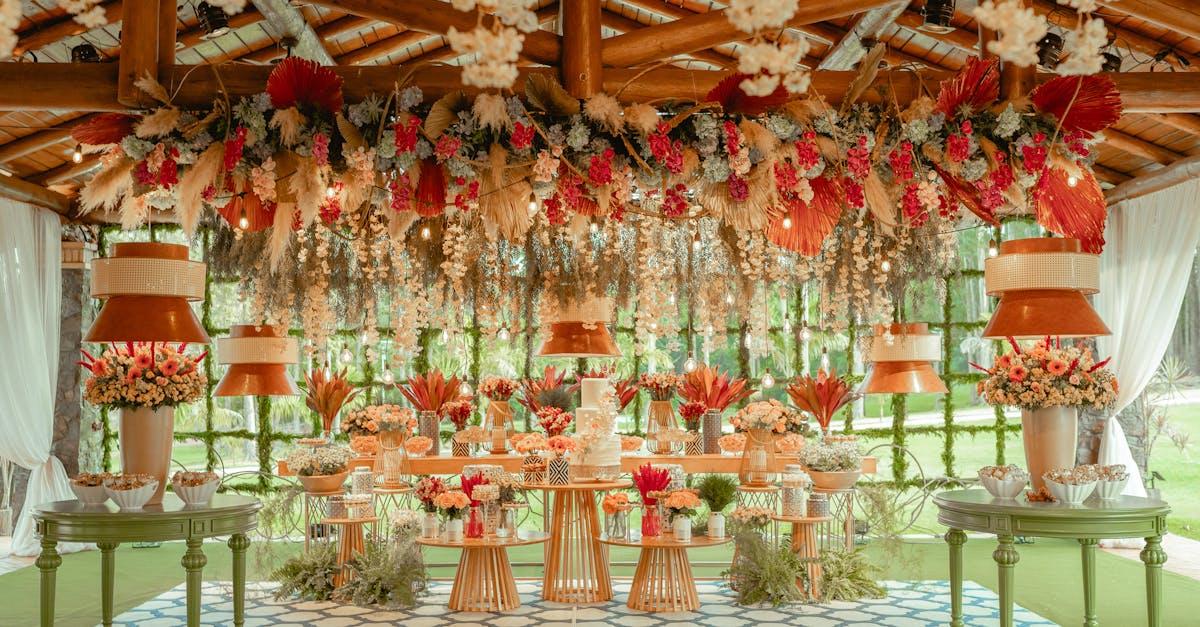 découvrez des idées de décorations de mariage rustiques qui ajouteront une touche authentique et chaleureuse à votre grand jour. inspirez-vous de notre sélection de décorations en bois, fleurs sauvages et éléments vintage pour créer une ambiance unique et mémorable.