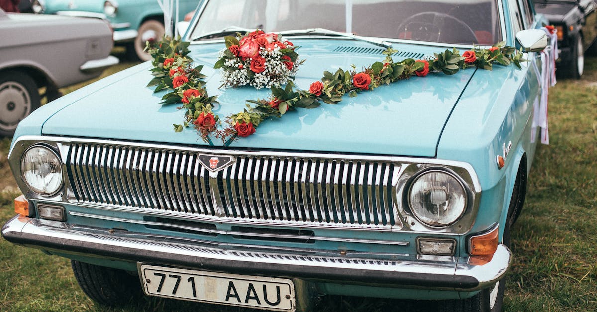 découvrez des idées inspirantes pour la décoration de voitures de mariage. transformez votre véhicule en un véritable symbole d'amour et d'élégance grâce à des accessoires et des fleurs adaptés à votre thème nuptial.