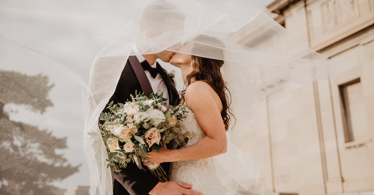 découvrez notre collection de robes de mariée élégantes et uniques, conçues pour sublimer votre silhouette le jour j. trouvez la robe parfaite qui allie tradition et modernité, pour un mariage inoubliable.