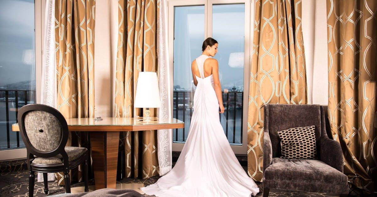 découvrez notre collection exceptionnelle de robes de mariée, alliant élégance et modernité. retrouvez des styles variés pour sublimer votre grand jour, que vous cherchiez une robe classique, bohème ou romantique. faites de votre rêve un reality avec nos créations uniques.