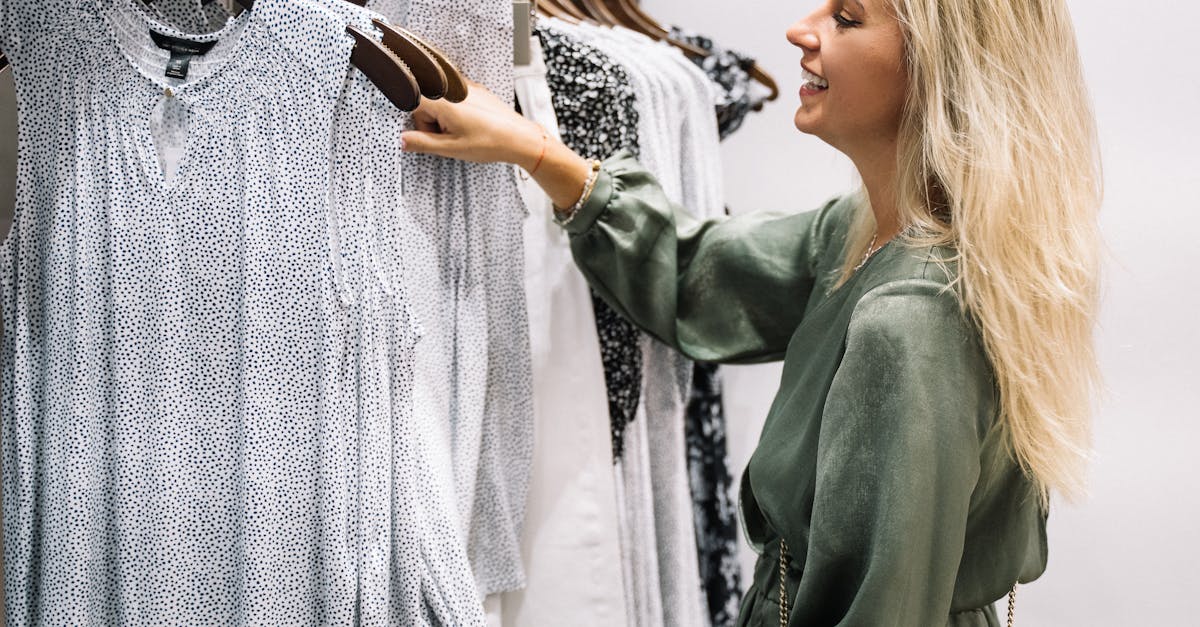 découvrez notre collection de robes élégantes alliant sophistication et style. parfaites pour toutes les occasions, nos créations mettent en valeur votre silhouette tout en vous offrant un confort inégalé. trouvez la robe qui reflète votre personnalité et illuminez vos événements avec grâce.