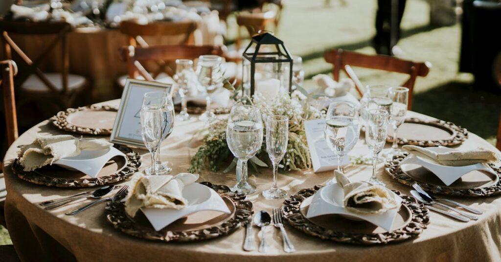 découvrez notre sélection de décorations de mariage rustiques pour créer une ambiance chaleureuse et authentique lors de votre grand jour. inspirez-vous avec des éléments en bois, des fleurs sauvages et des détails vintage pour une célébration inoubliable.