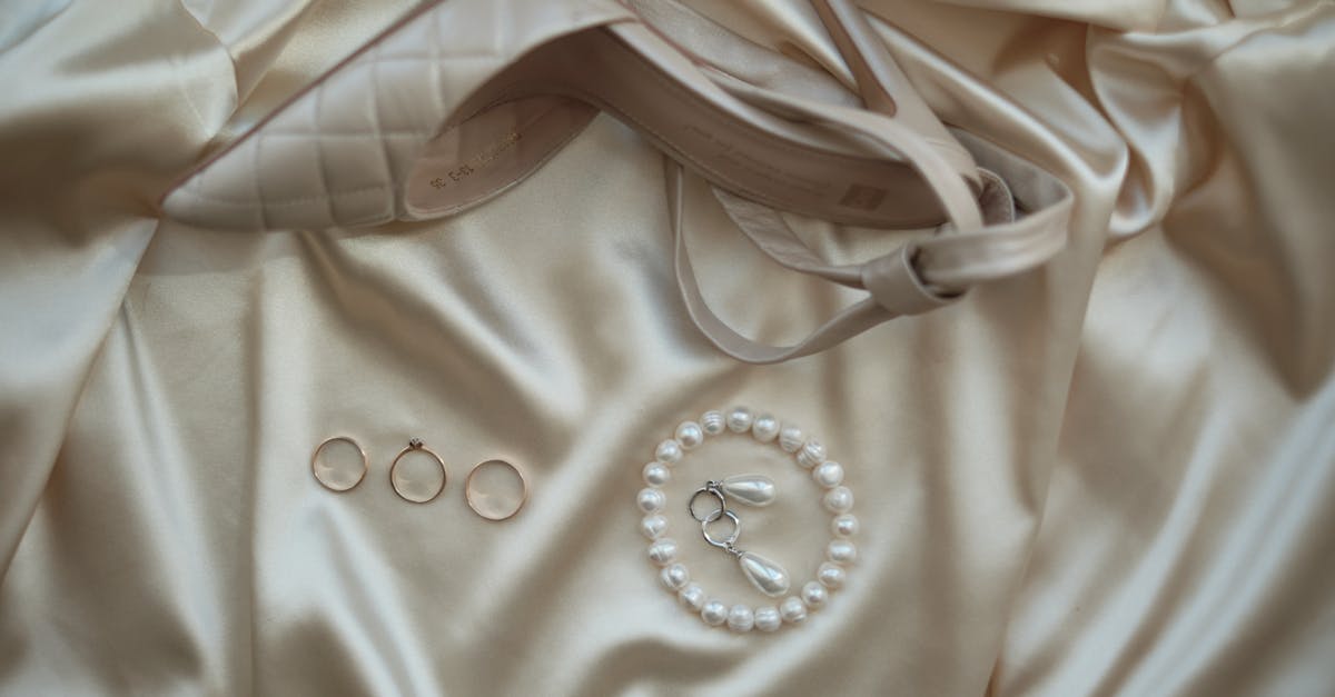 découvrez le coût des robes de mariée, des options abordables aux créations sur mesure. comparez les prix pour trouver la robe de vos rêves qui s'adapte à votre budget.