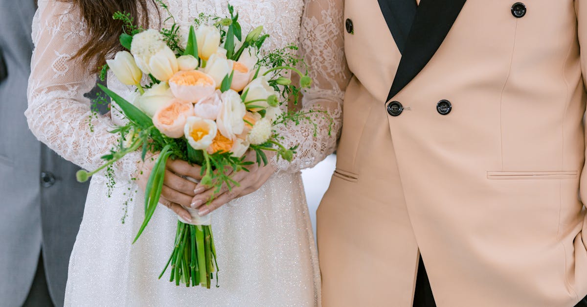 découvrez les plus belles coiffures de mariée pour sublimer votre look le jour j. trouvez l'inspiration parmi une sélection tendance de chignons, tresses et cheveux détachés, adaptés à tous les styles et types de cheveux.
