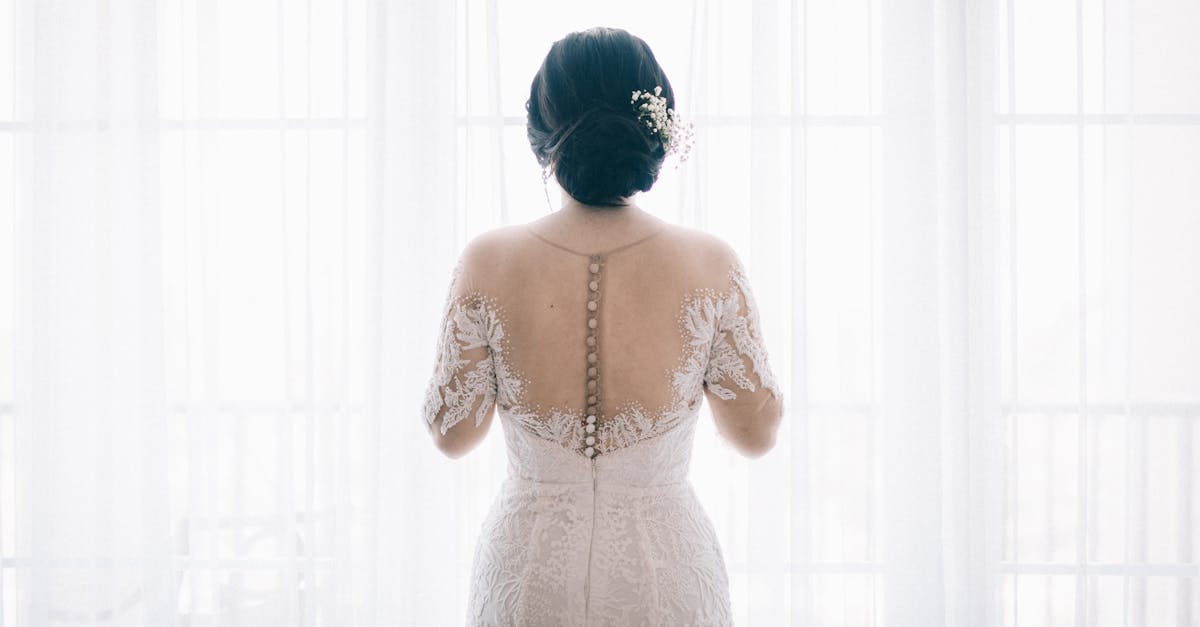 découvrez les dernières tendances en matière de coiffures de mariage qui feront briller votre grand jour. que vous optiez pour un look romantique, bohème ou classique, trouvez l'inspiration parfaite pour sublimer votre beauté.