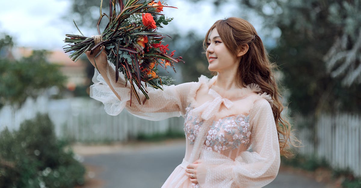 découvrez les tendances des coiffures de mariage pour sublimer votre look le jour j. inspirez-vous des styles modernes et classiques qui feront de vous la mariée parfaite.