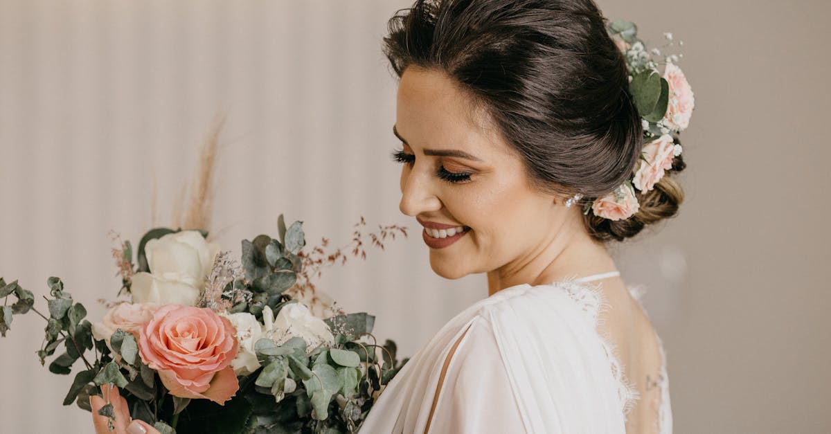 découvrez nos idées de coiffures nuptiales élégantes et tendance pour le grand jour. que vous préfériez un chignon romantique ou des ondulations lâches, trouvez l'inspiration parfaite pour mettre en valeur votre beauté le jour de votre mariage.