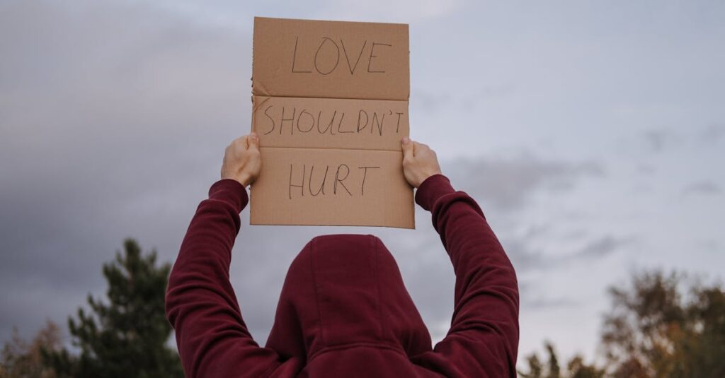 découvrez les réalités de la violence domestique, ses impacts sur les victimes et les solutions disponibles pour mettre fin à ce fléau. informez-vous sur les ressources d'aide et les mesures de prévention pour protéger les victimes.