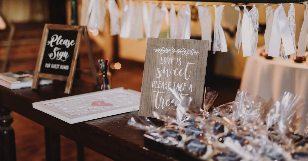 découvrez notre sélection unique de souvenirs de mariage pour remercier vos invités. offrez-leur des cadeaux personnalisés et mémorables qui reflètent l'amour et la joie de votre journée spéciale.