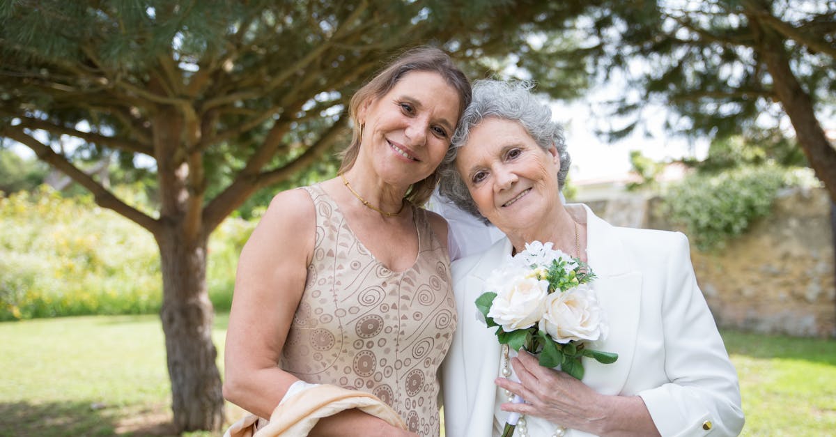 découvrez des tenues élégantes et stylées pour les invités de mariage. que ce soit pour un mariage traditionnel ou moderne, trouvez l'inspiration pour briller en tant qu'invité tout en respectant le code vestimentaire. explorez notre sélection de robes, costumes et accessoires pour faire sensation lors de ce jour spécial.