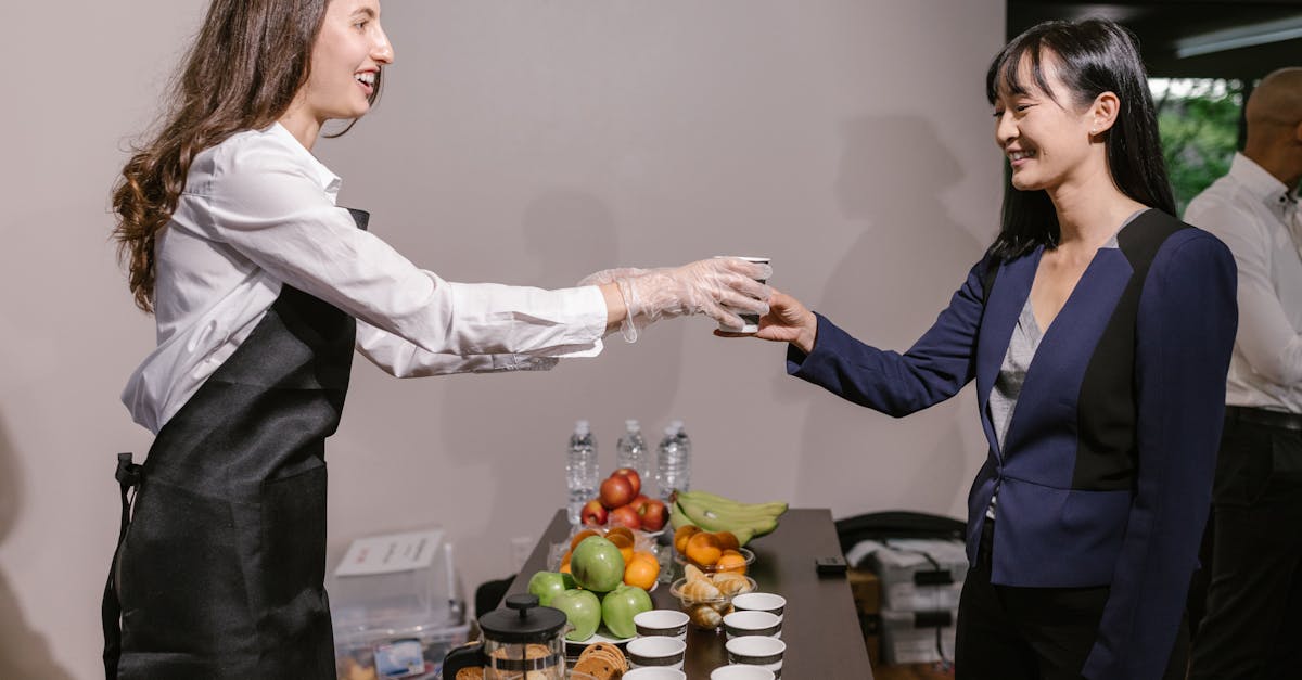 découvrez comment organiser un plan de table pour votre mariage avec style et élégance. nos conseils pratiques vous aideront à créer un agencement harmonieux, à faciliter les interactions entre vos invités et à rendre votre journée inoubliable.