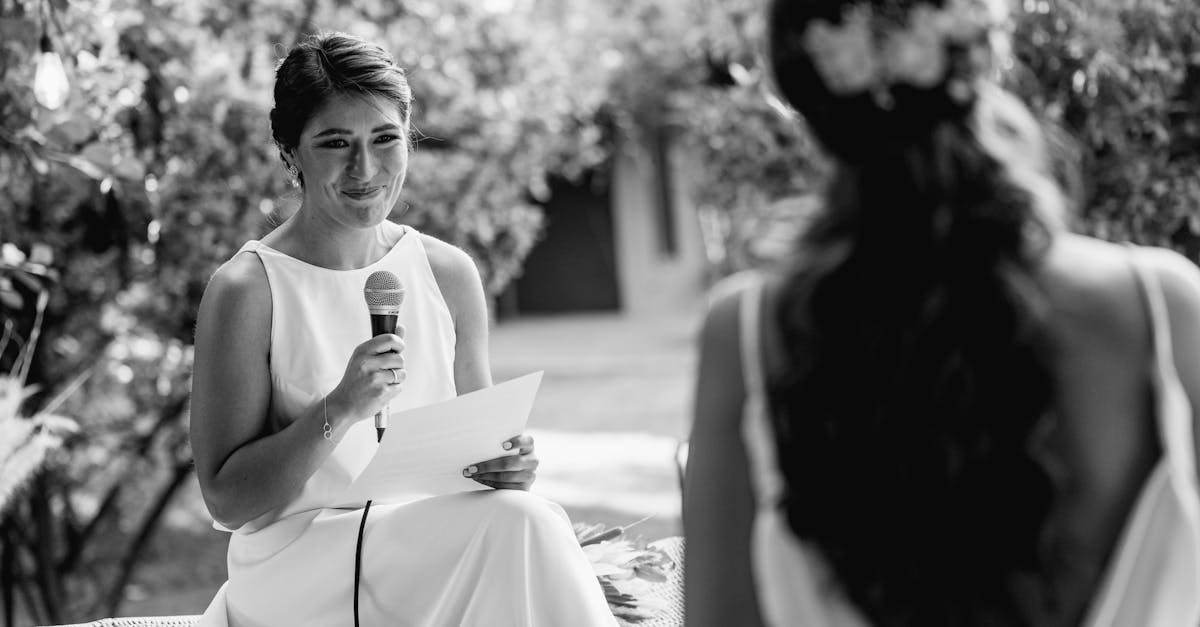 découvrez des conseils pratiques et des idées inspirantes pour rédiger un discours de mariage mémorable. que vous soyez le meilleur homme, la mariée ou un parent, apprenez à toucher le cœur des invités avec des mots sincères et émouvants.