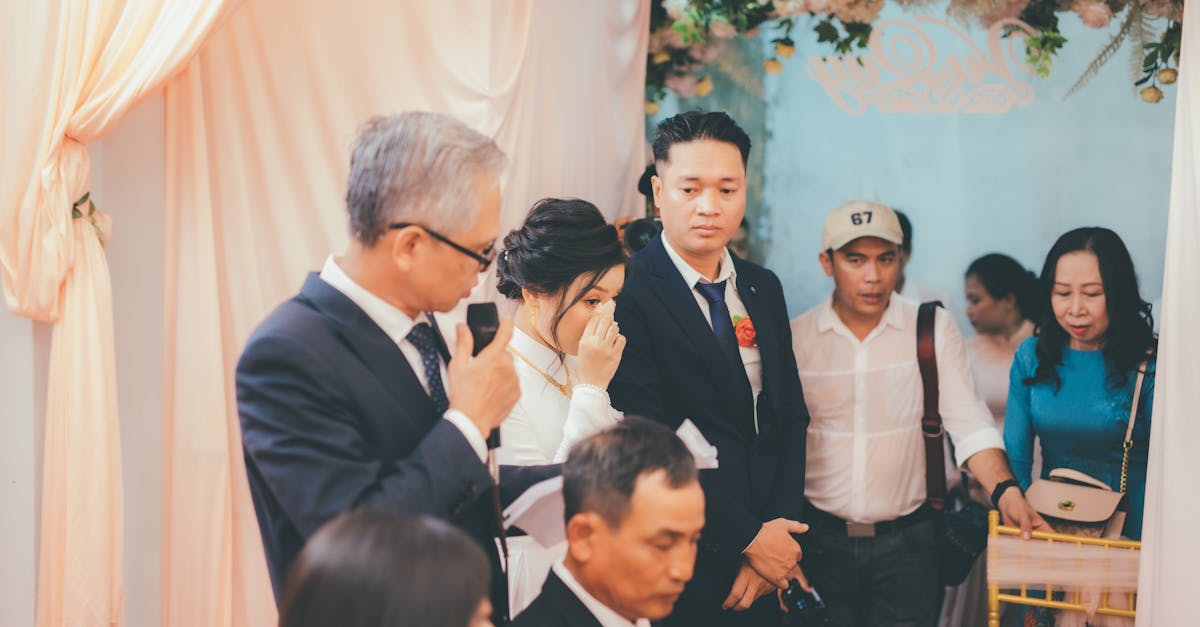 découvrez nos conseils et astuces pour rédiger un discours de mariage mémorable. que vous soyez le marié, la mariée, le témoin ou un proche, apprenez à capturer l'émotion du moment avec des mots touchants et humoristiques.