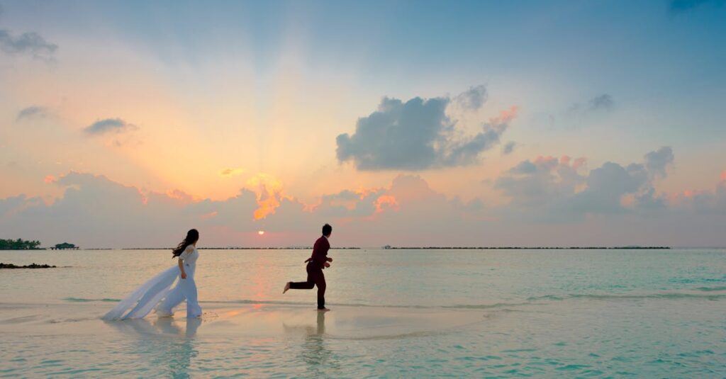 découvrez notre guide complet sur les mariages ensoleillés, où chaque détail brille sous les rayons du soleil. obtenez des idées inspirantes pour des cérémonies printanières ou estivales, des conseils pour une décoration lumineuse et des astuces pour profiter du grand jour sous un ciel radieux.
