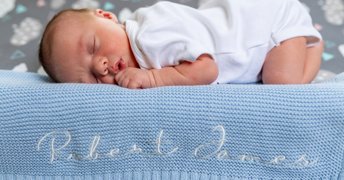découvrez des idées de prénoms pour bébé, des conseils pour choisir le prénom parfait et les tendances des prénoms les plus populaires pour filles et garçons.