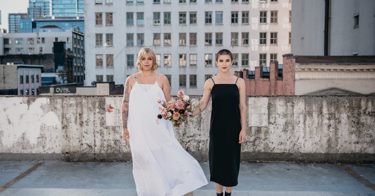 découvrez notre collection de robes de mariée dos nu, alliant élégance et audace. parfaites pour faire de votre jour j un moment inoubliable, ces robes mettent en valeur votre silhouette tout en ajoutant une touche de glamour.