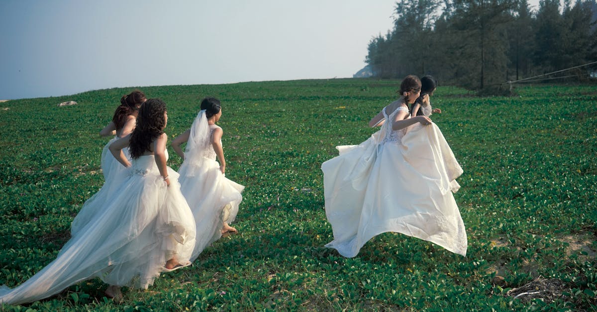 découvrez notre collection de robes de mariée dos nu, alliant élégance et sensualité. chaque pièce est conçue pour sublimer votre silhouette tout en offrant un style unique pour le jour j. trouvez la robe dos nu parfaite qui fera de votre mariage un moment inoubliable.