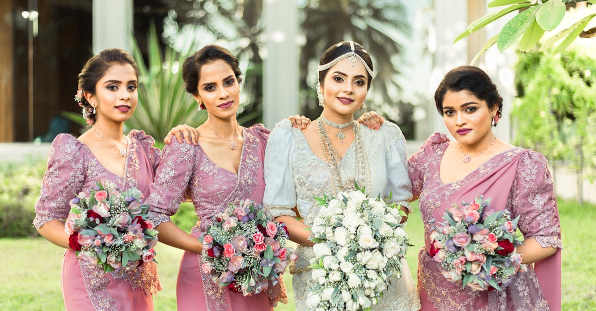 découvrez une sélection de magnifiques coiffures de mariage tressées qui ajouteront une touche d'élégance à votre grand jour. inspirez-vous de nos idées créatives pour un look romantique et tendance.