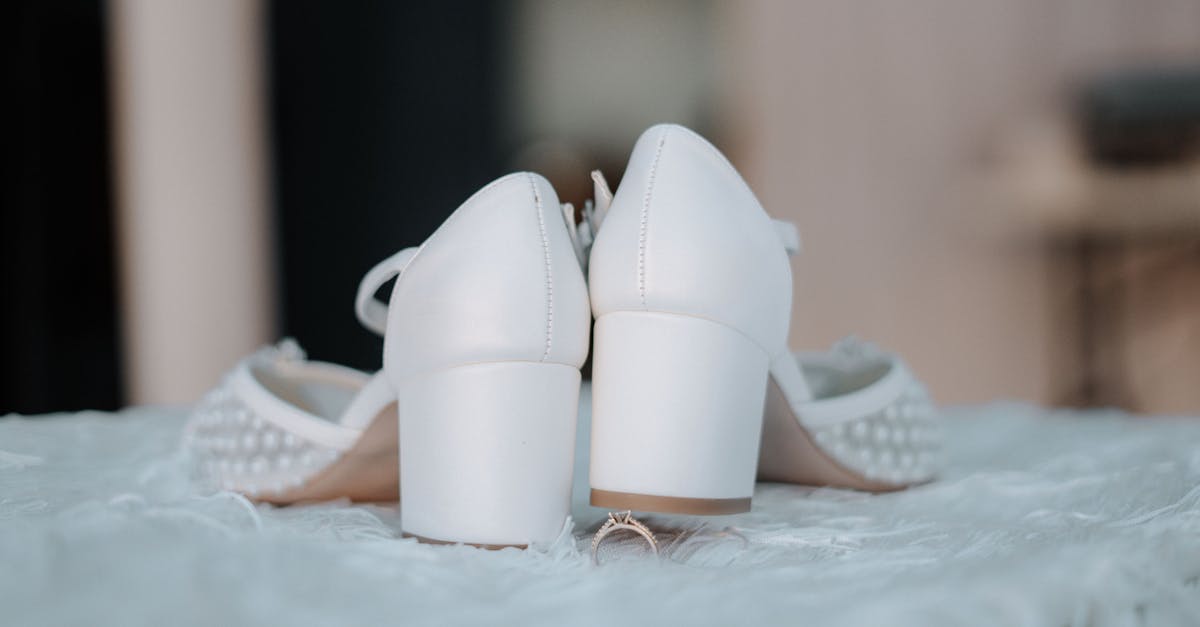 découvrez nos magnifiques coiffures de chignons pour mariées. élégants et raffinés, nos bridal buns sont parfaits pour compléter votre look de mariage. obtenez des conseils et des inspirations pour un chignon qui mettra en valeur votre beauté ce jour spécial.