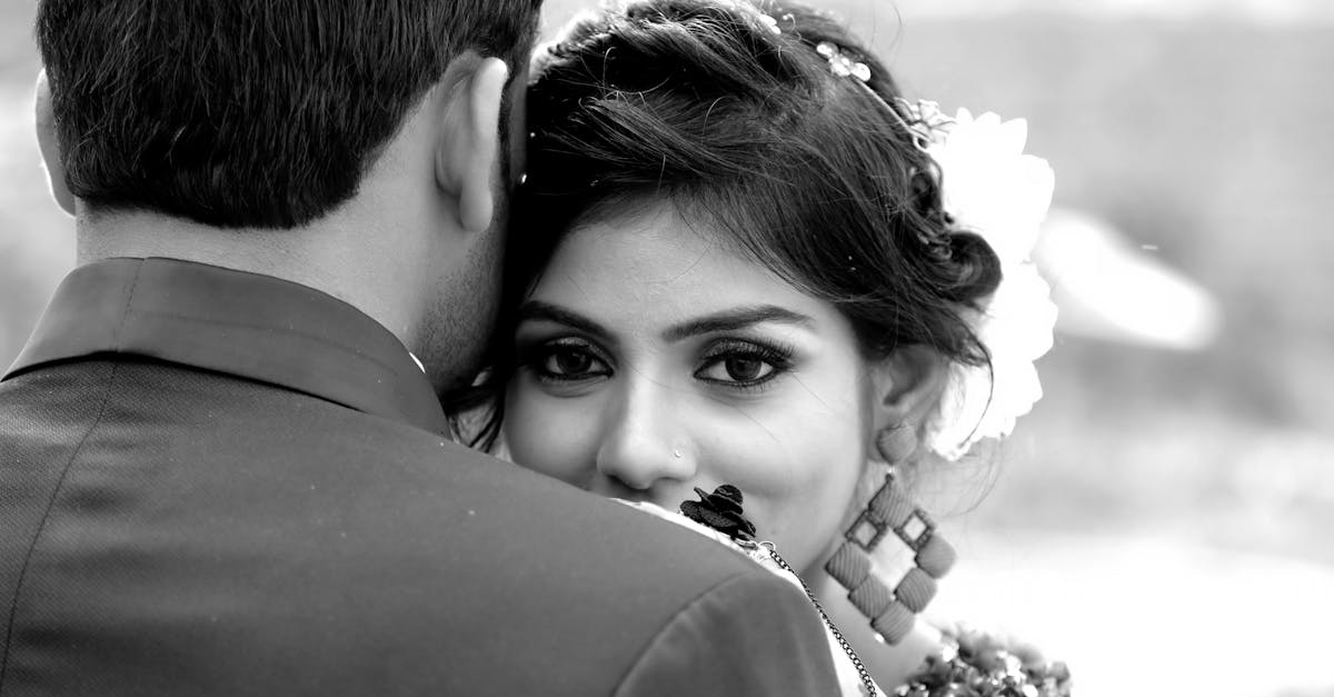 découvrez nos élégants chignons de mariée, parfaits pour sublimer votre look le jour j. que vous optiez pour un style classique ou moderne, nos bridal buns allient sophistication et romance pour faire de votre mariage un moment inoubliable.