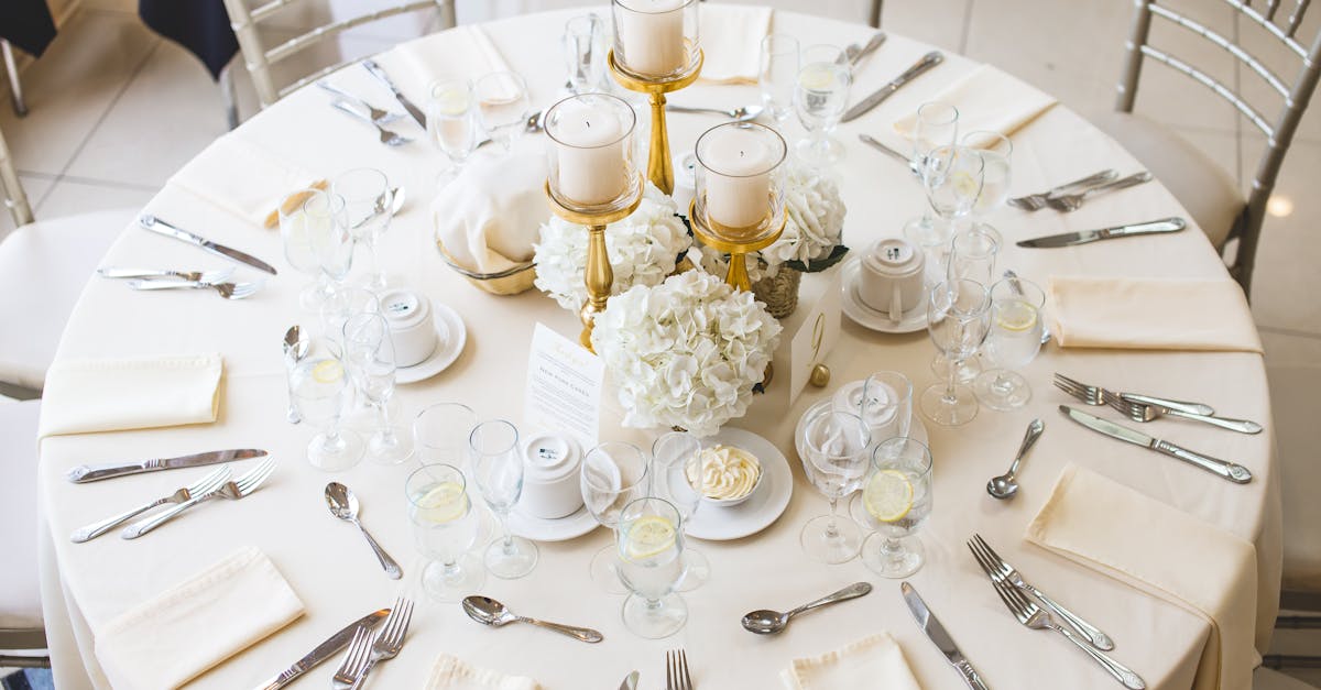 découvrez un service de catering sur-mesure pour tous vos événements. que ce soit un mariage, un séminaire ou une fête familiale, notre équipe de chefs talentueux vous propose des plats raffinés et un service impeccable, pour faire de votre occasion un moment inoubliable.
