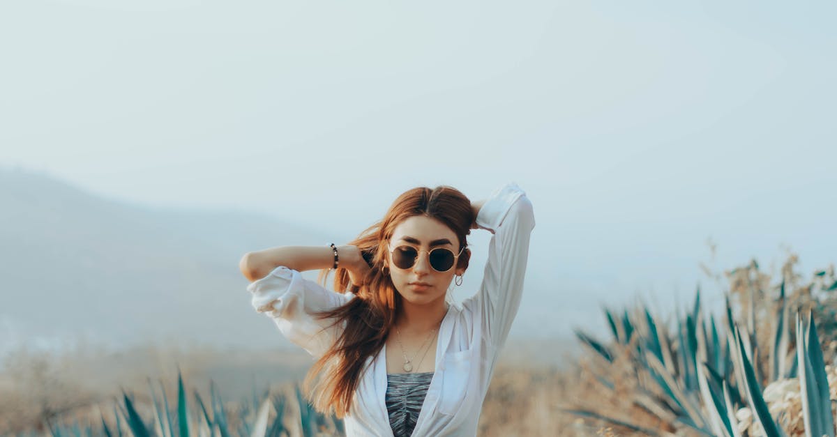 découvrez des idées de tenues country tendance pour femme et homme : looks western, chemises à carreaux, bottes et accessoires pour adopter un style authentique et moderne.