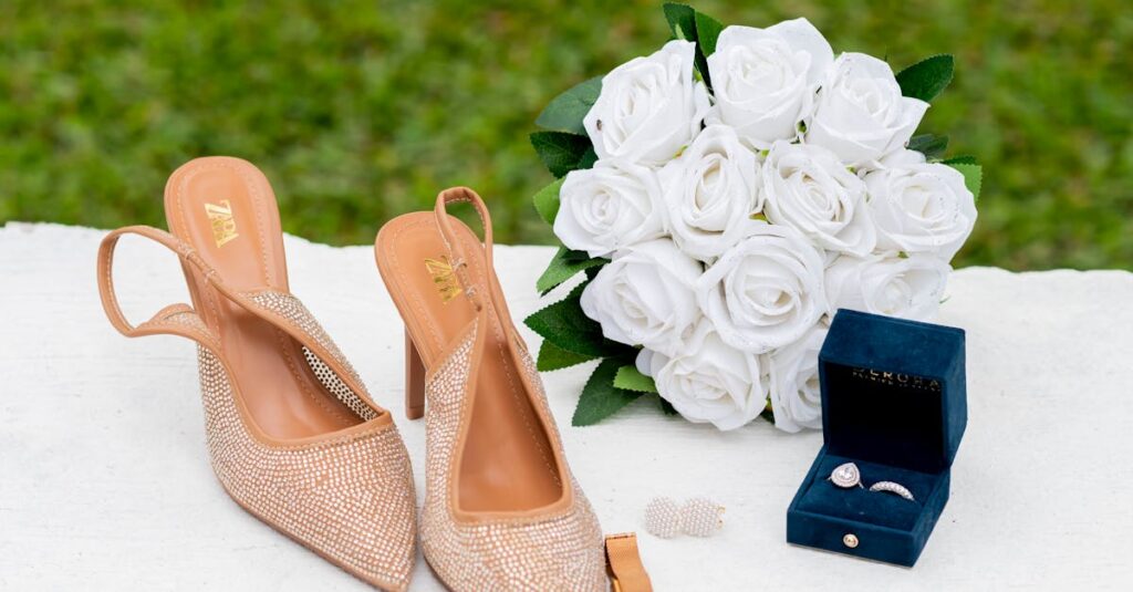 découvrez notre sélection de chaussures de mariage d'extérieur élégantes et confortables, parfaites pour dire oui dans la nature. trouvez la paire idéale pour votre cérémonie en plein air !