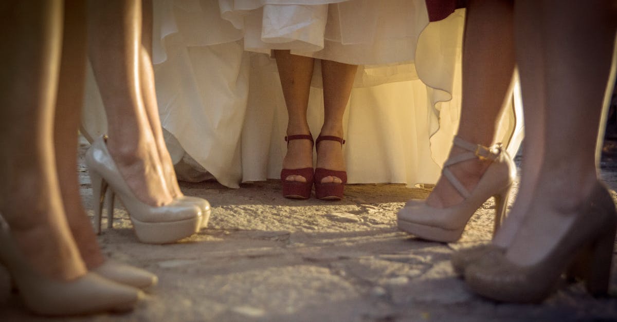 découvrez notre sélection de chaussures de mariage d'extérieur élégantes et confortables, idéales pour dire oui en plein air. trouvez la paire parfaite pour votre cérémonie en extérieur dès maintenant !