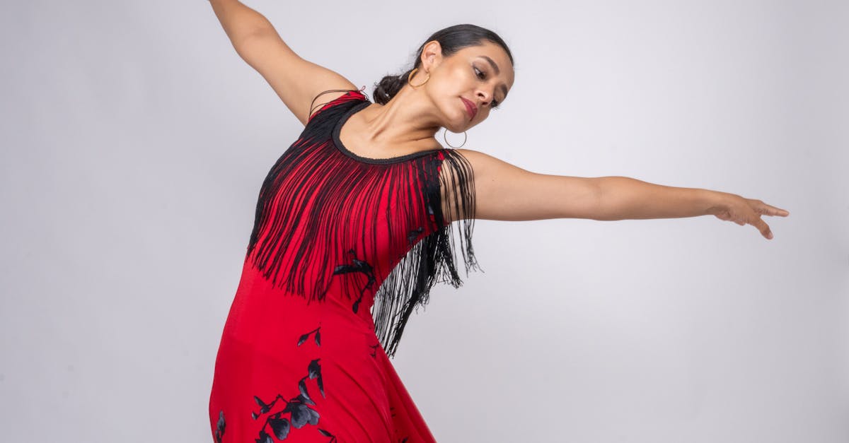 découvrez notre collection de robes rouges, alliant élégance et sophistication. que ce soit pour une soirée spéciale ou une sortie décontractée, trouvez la robe rouge parfaite qui mettra en valeur votre silhouette et fera tourner les têtes. profitez de styles variés, de tissus de qualité et de coupes flatteuses pour briller en toute occasion.