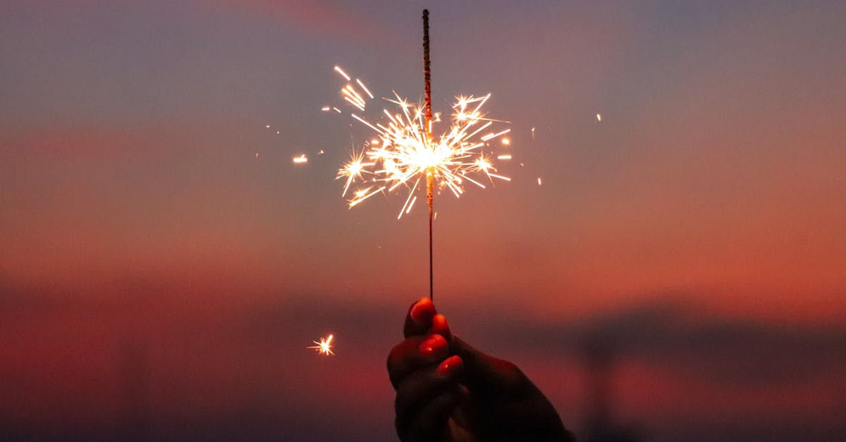 découvrez tout ce qu'il faut savoir sur les sparklers : utilisation, sécurité et conseils pour illuminer vos fêtes et événements avec ces bâtonnets scintillants festifs.