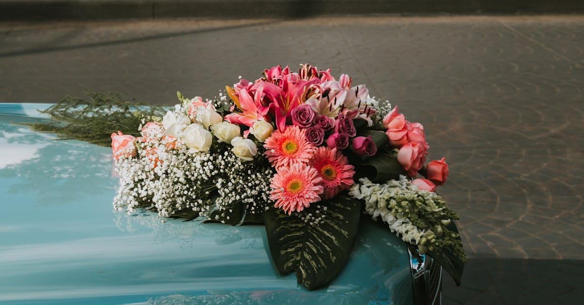 découvrez nos idées élégantes et originales pour la décoration de voiture de mariage. conseils, inspirations et accessoires pour sublimer votre arrivée le jour j !