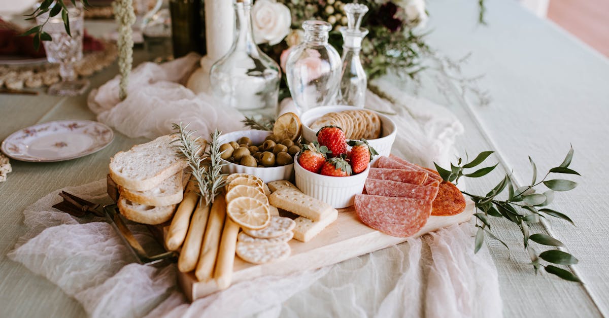 découvrez comment bien planifier le repas de votre mariage avec nos conseils pratiques. de la sélection du menu aux astuces pour satisfaire tous vos invités, préparez une expérience culinaire inoubliable pour ce jour si spécial.