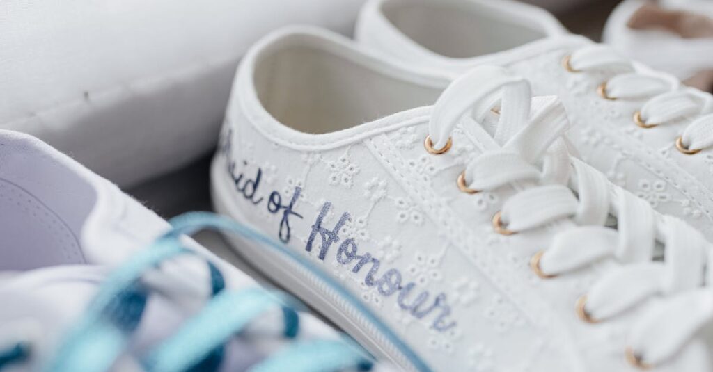 découvrez des sneakers élégantes et confortables pour le jour de votre mariage. alliez style et confort avec notre sélection de chaussures de mariage, parfaites pour danser toute la nuit tout en restant chic.