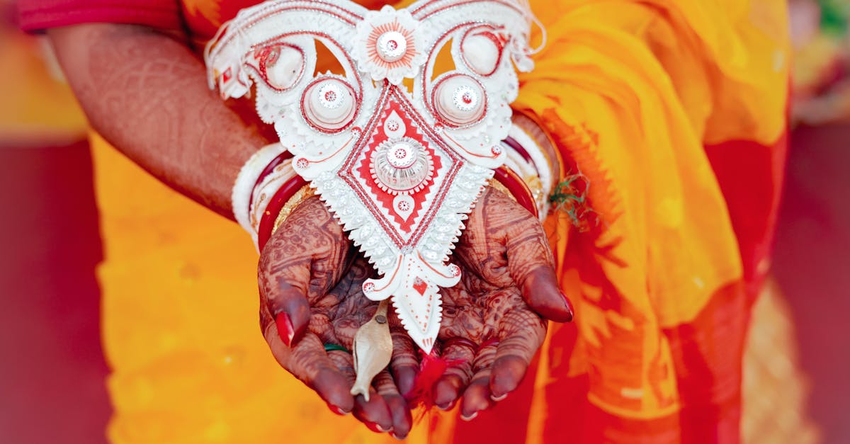inspirez-vous pour un mariage d’hiver inoubliable: déco féérique, tenues élégantes et chaleureuses, menu réconfortant, et conseils pour des photos magiques.