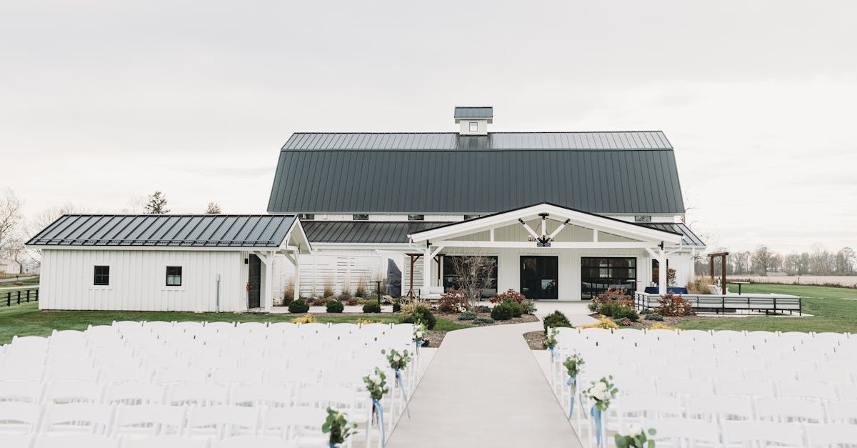 organisez un mariage d’hiver féerique : idées déco, tenues, couleurs, menu réconfortant et conseils pour des photos mémorables et des invités ravis.