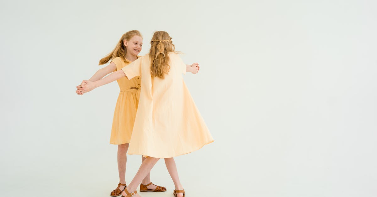 découvrez notre collection de robes jaunes tendance, parfaites pour toutes les occasions. des styles variés allant du décontracté au chic, ces robes ajoutent une touche de luminosité à votre garde-robe. faites sensation avec une robe jaune qui vous mettra en valeur !