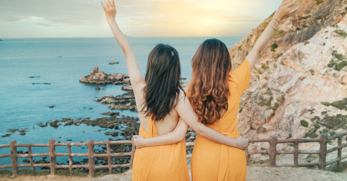 découvrez notre collection de robes jaunes, parfaites pour toutes les occasions ! que ce soit pour un mariage, un barbecue d'été ou une sortie entre amis, nos robes jaunes allient style et élégance. explorez des designs variés allant des coupes classiques aux tendances modernes et illuminez votre garde-robe avec la couleur du soleil.