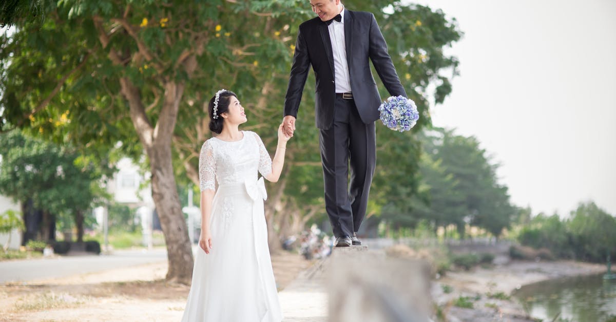 découvrez notre collection de robes de mariée élégantes, conçues pour sublimer chaque future mariée lors du plus beau jour de sa vie. trouvez la robe parfaite pour votre mariage parmi nos modèles tendance et raffinés.