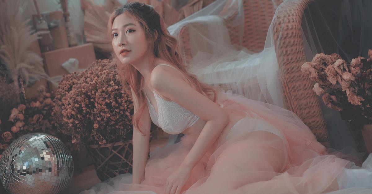 découvrez notre collection de lingerie de mariée élégante et raffinée, parfaite pour sublimer votre nuit de noces et apporter une touche de sensualité à votre grand jour.