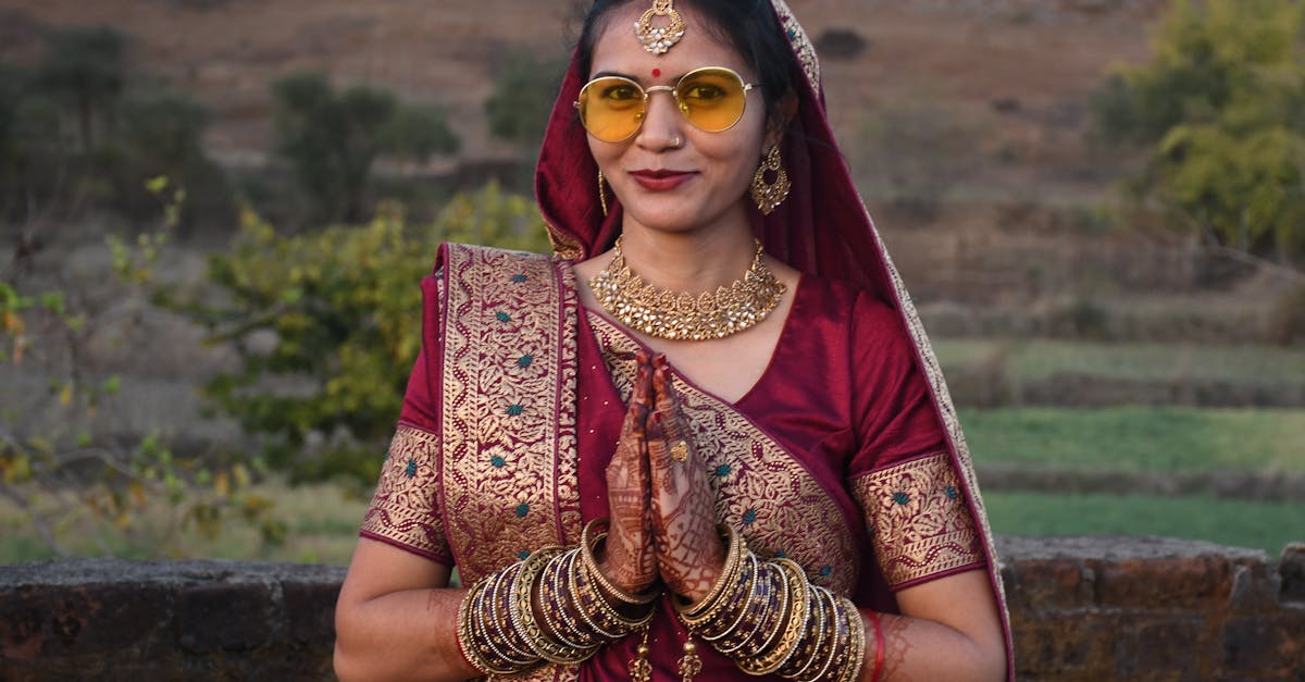 découvrez notre collection de lunettes de soleil pour mariée, alliant élégance et glamour pour compléter votre look du grand jour. parfaites pour les cérémonies en plein air ou les séances photo inoubliables !