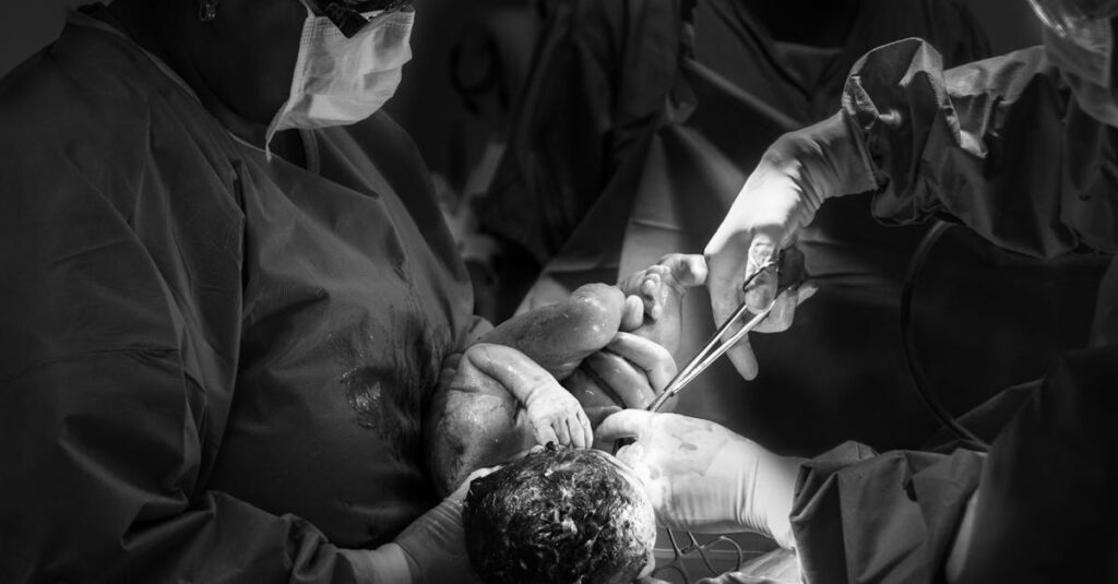 découvrez tout ce qu’il faut savoir sur la césarienne : indications, déroulement, risques, récupération et conseils pour mieux vivre cette naissance particulière.