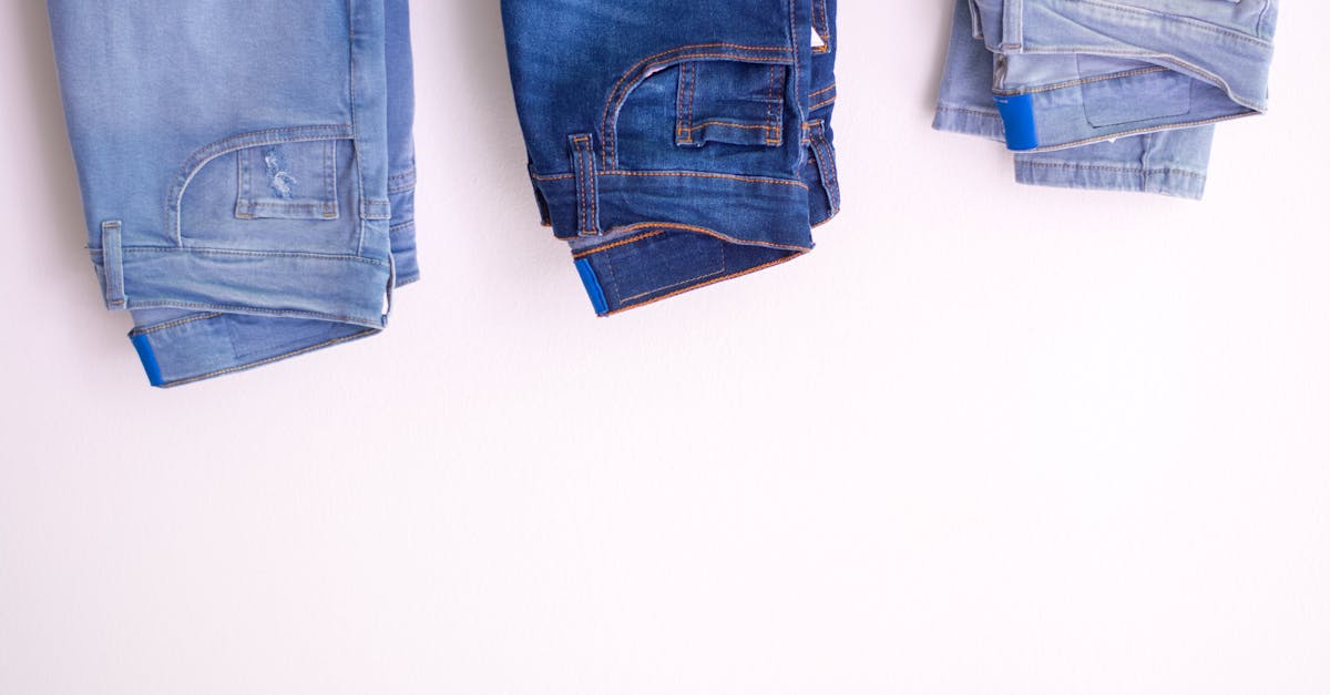 découvrez notre collection de jeans pour homme et femme : coupes tendances, confort optimal et styles variés pour toutes les occasions. trouvez le jean parfait pour vous dès maintenant !