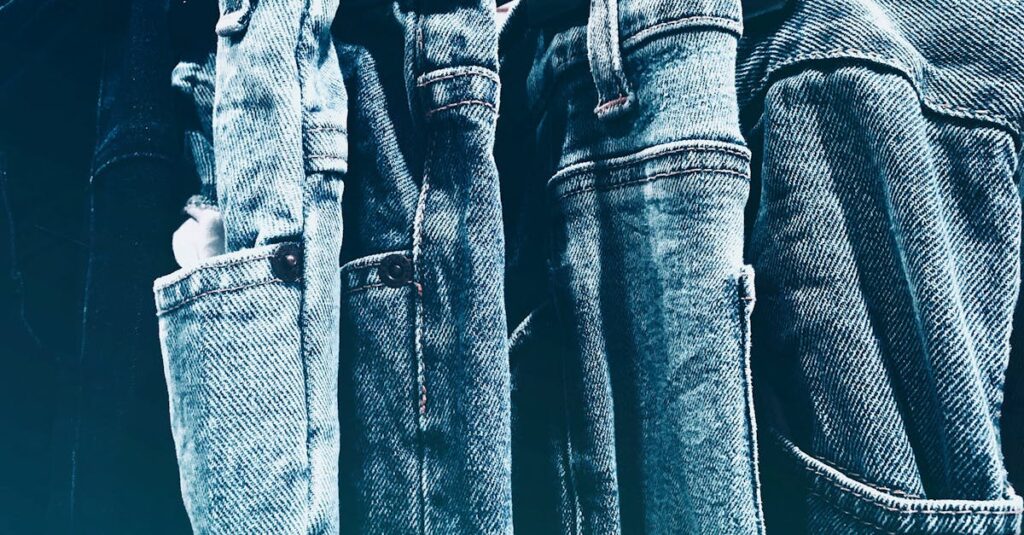 découvrez notre collection de jeans tendance pour homme et femme. coupe droite, slim ou décontractée, trouvez le jean parfait pour chaque style et morphologie. livraison rapide et retours faciles.