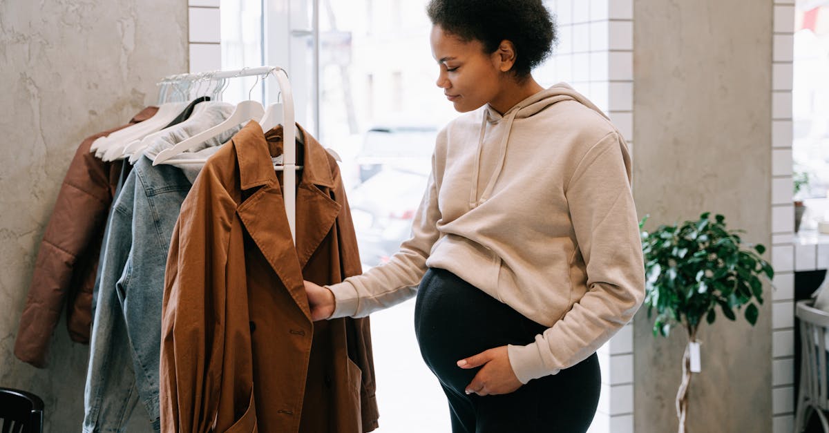 découvrez les essentiels du shopping maternité : vêtements confortables, accessoires pratiques et conseils pour accompagner chaque future maman tout au long de sa grossesse.