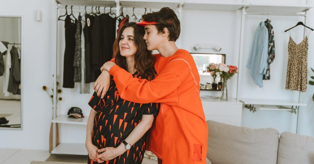 découvrez l'essentiel du shopping maternité : les indispensables pour vivre une grossesse confortable et stylée, des vêtements adaptés aux accessoires pratiques pour futures mamans.