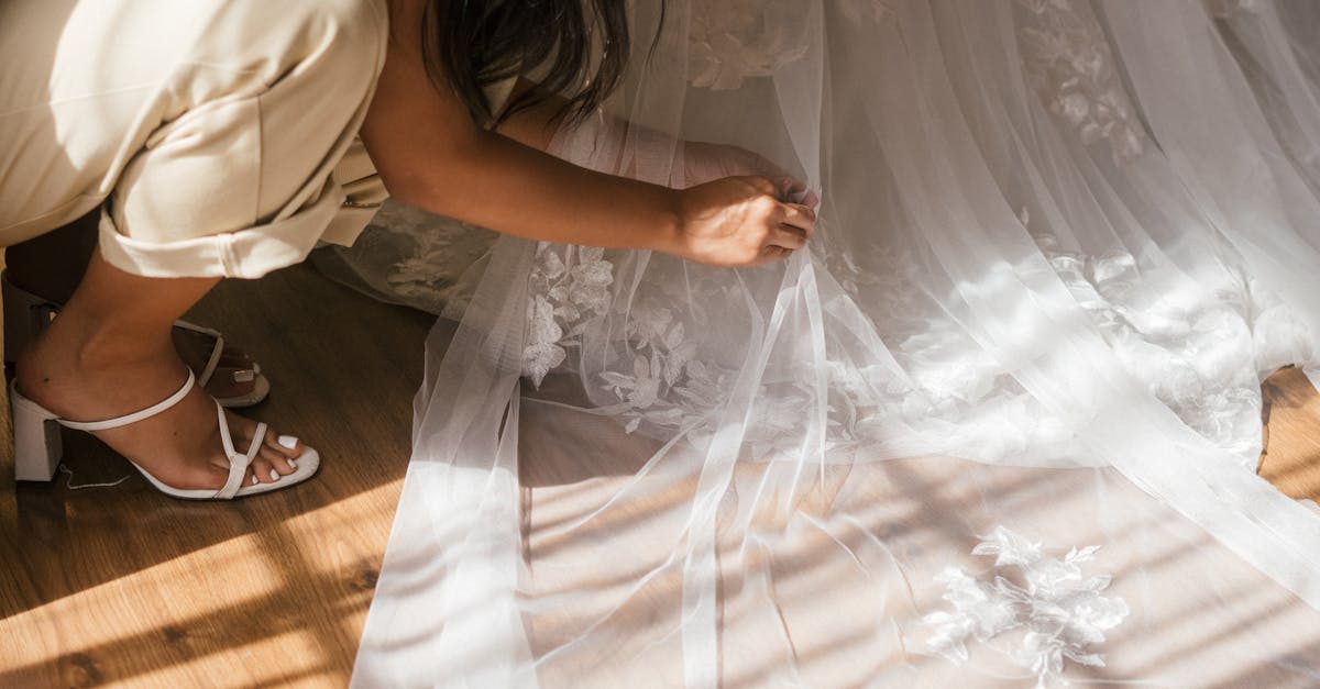 préservez la beauté de votre robe de mariée avec nos services professionnels de conservation. nettoyage délicat, emballage sécurisé et stockage longue durée pour garder votre précieuse robe intacte année après année.