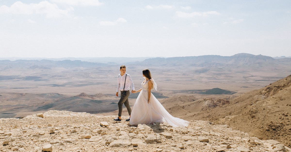 préservez la beauté de votre robe de mariée grâce à nos solutions de conservation professionnelles. protégez votre précieux souvenir des taches et du passage du temps pour le garder intact pendant des années.
