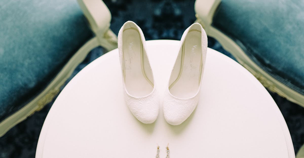 découvrez notre collection élégante de chaussures de mariage pour sublimer votre tenue le jour j. confort, style et raffinement pour une cérémonie inoubliable.