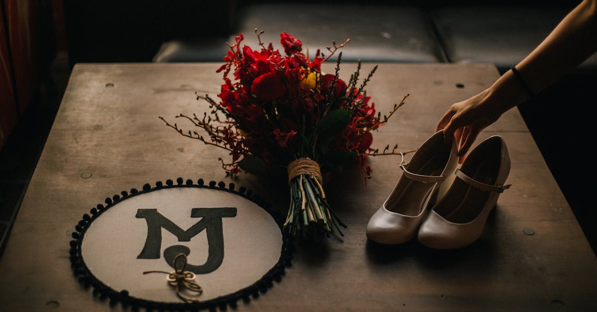 découvrez notre sélection élégante de chaussures de mariage pour sublimer votre tenue le jour j. confort, style et raffinement assurés pour chaque mariée !